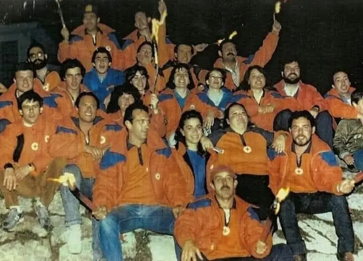Miembros de lla unidad alpina despues del descenso de las antorchas el dia 31 de diciembre